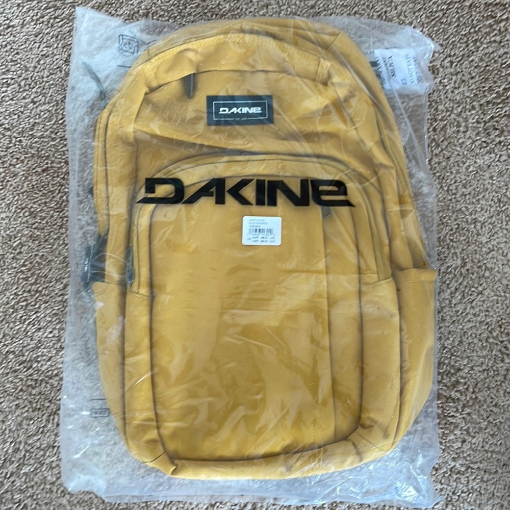 Dakine campus M backpack mustard color